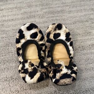 Yosi Samra Women’s Leopard Print Slippers size 6